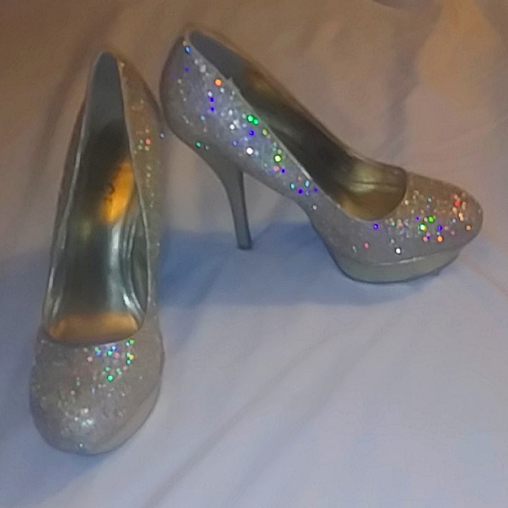 Gold sequence heels